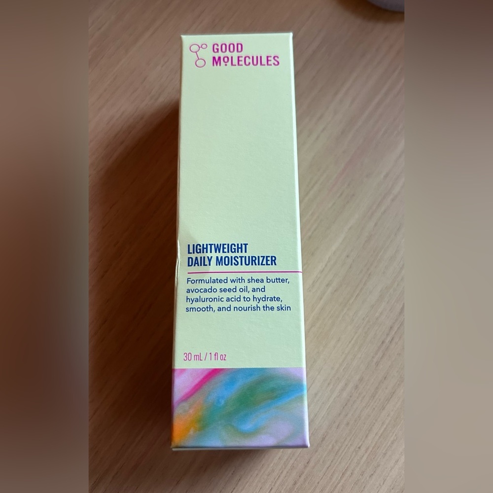 Good Molecules Lightweight Daily Moisturizer - Yellow